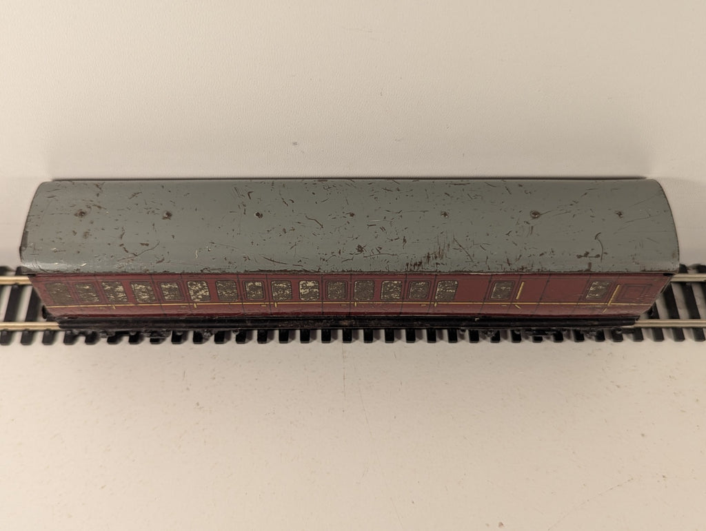 Hornby Dublo BR Maroon Suburban Tinplate Coach OO Gauge - Chipped Paint