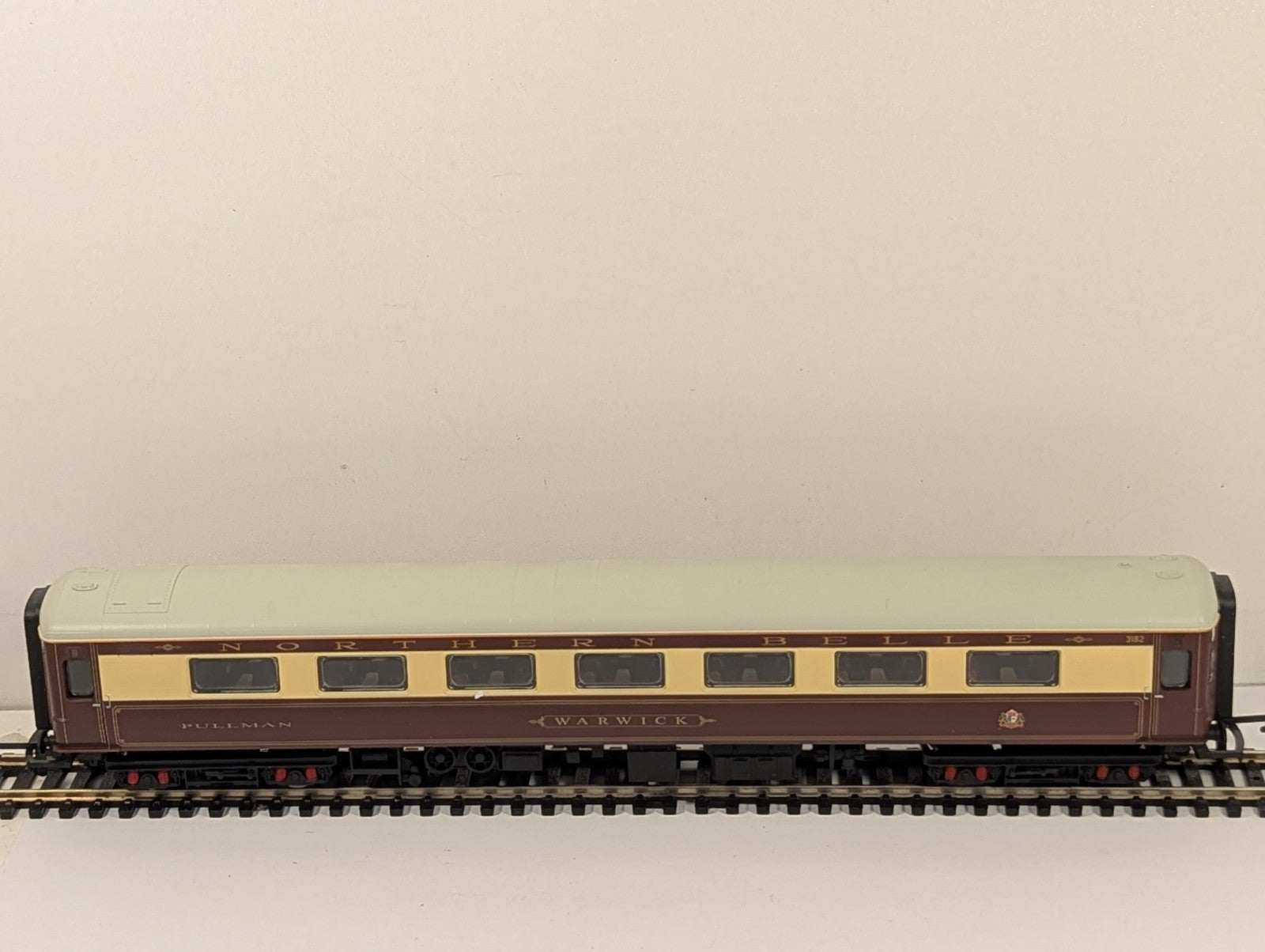 Hornby OO Gauge  Northern Belle Pullman Coach Warwick 3182