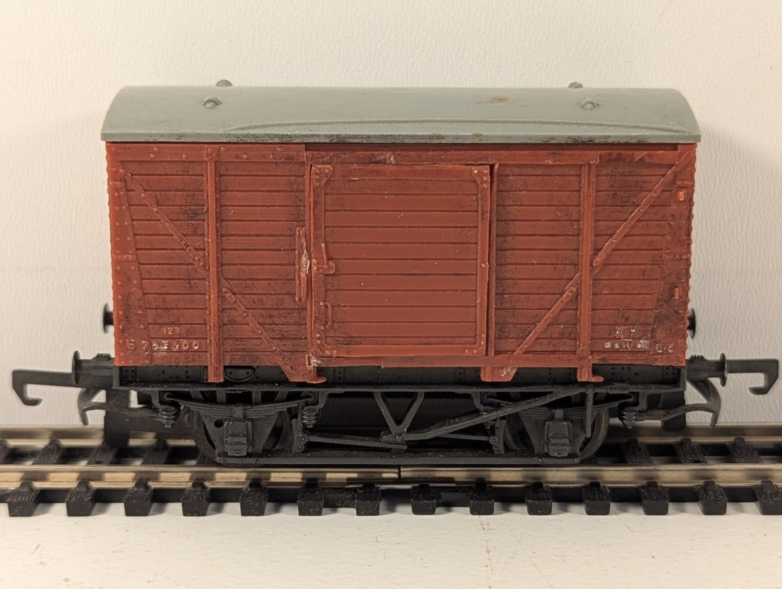 Trix 5001 BR Closed Vent Van Brown
