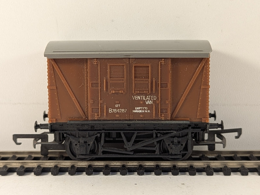 Hornby OO Gauge BR 12t Ventilated Van 'Marazion' Goods Wagon B784287 BR Bauxite