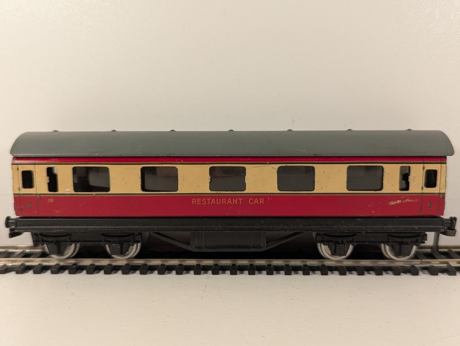 Trix Twin Railway OO Gauge Restaurant Car Red & Cream