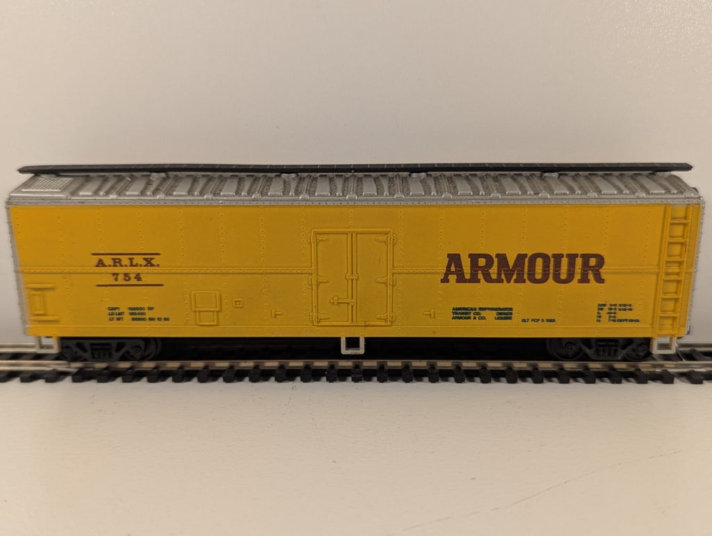 Model Power 9058 Armour Reefer Wagon ARLX 754 Yellow – HO Gauge