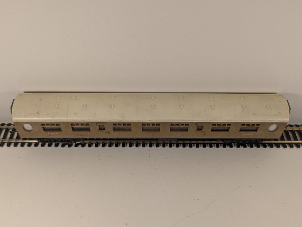 Tri-ang OO Gauge LNER Teak Composite Third Coach