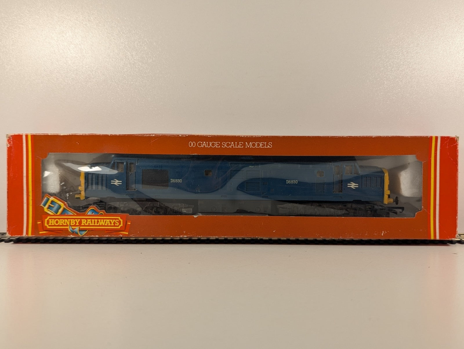 Hornby  R751 Class 37 Diesel Locomotive D6830 BR Blue