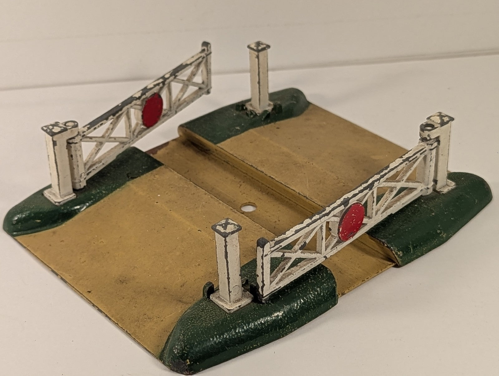 Hornby Dublo OO Gauge D1 Level Crossing