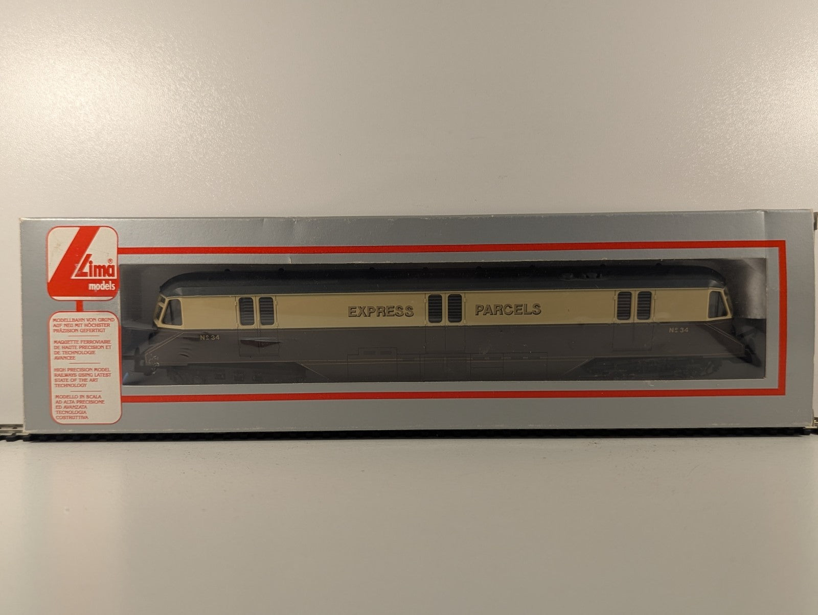 Lima OO Gauge GWR Express Parcels Railcar No. 34 GWR Chocolate and Cream