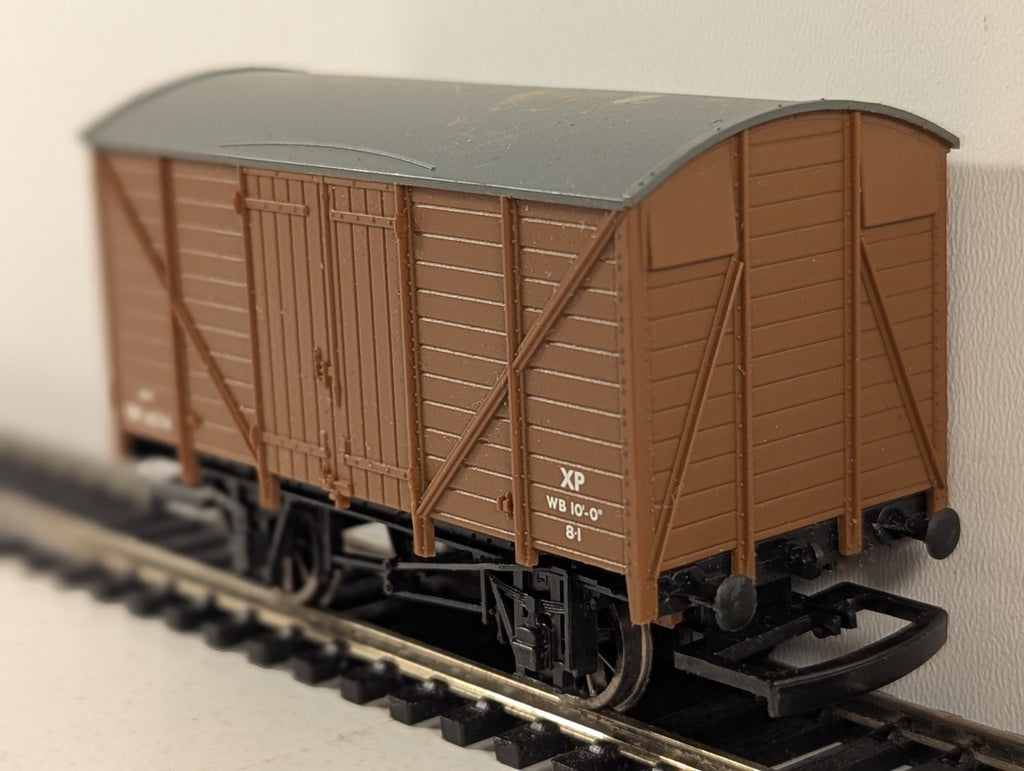 Hornby OO Gauge BR ex-GWR 10 Ton Ventilated Van Wagons W14574 BR Brown