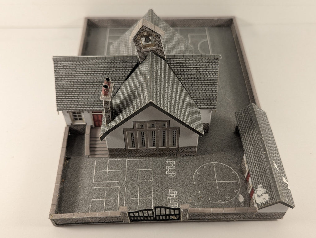 Metcalfe N Gauge Village School Model Building PO253