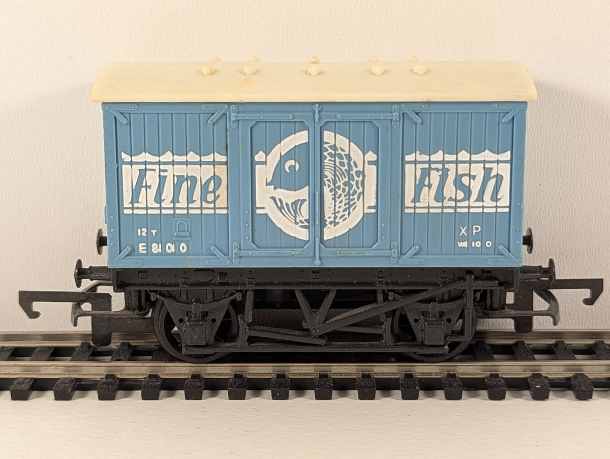 Hornby R013 Fine Fish Van – E81010 – OO Gauge
