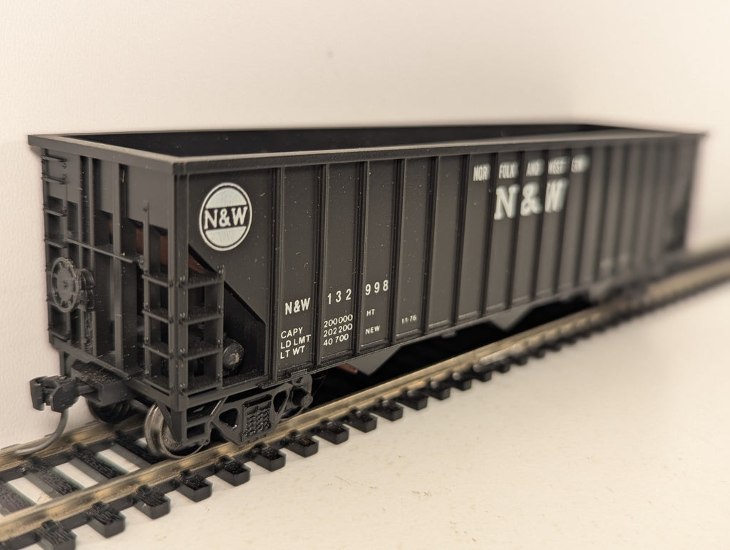 Athearn HO Gauge Norfolk & Western 3-Bay Hopper wagon 132998