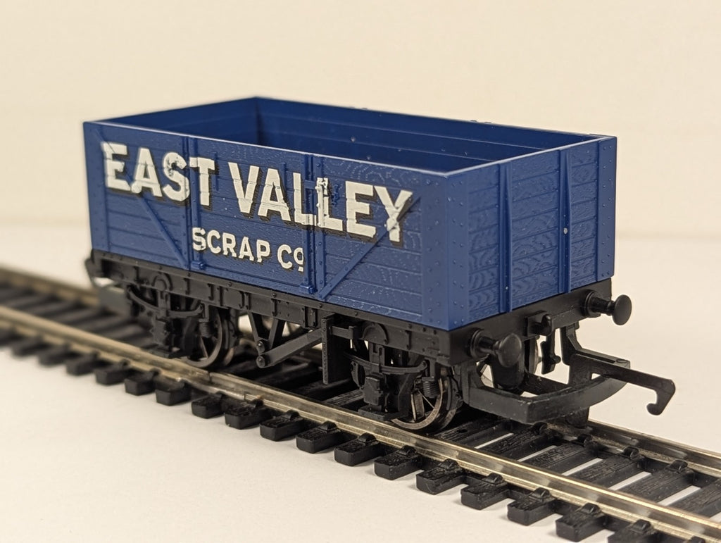 Hornb OO Gauge 7 Plank Open Wagon 'East Valley Scrap Co'