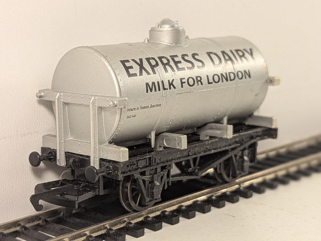 Dapol OO Gauge 4-Wheel Milk Tank Wagon Goods Wagon 041348 Express Diary