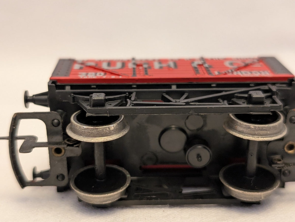 Hornby OO Gauge Pugh & Co 7 Plank Wagon Goods Wagon 380 Pugh & Co Red