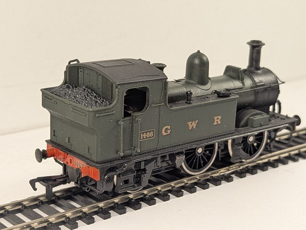 Airfix OO Gauge Class 1400 0-4-2T Steam Locomotive 1466 GWR Green 54152-7