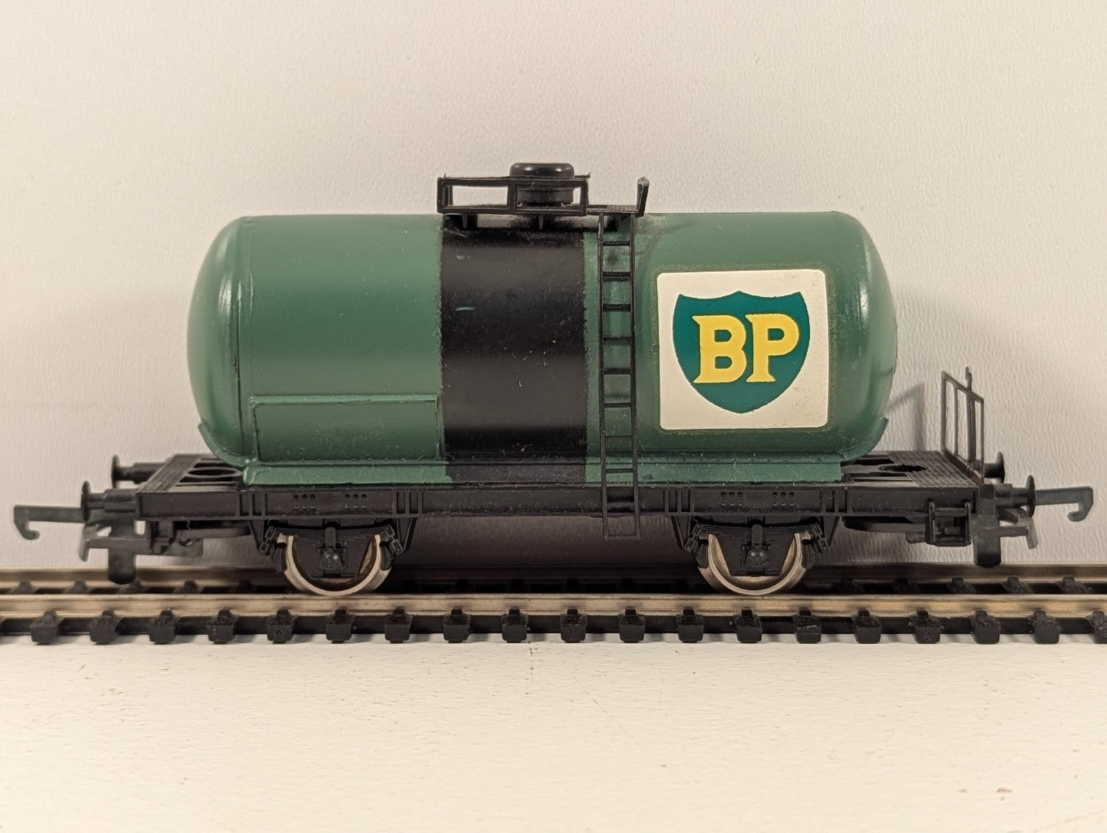 Lima HO Gauge BP Green Tanker Wagon