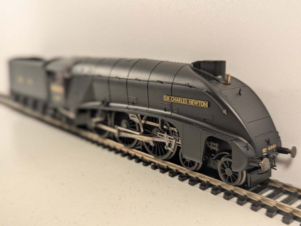 Hornby R2338 DCC Ready LNER Class A4 Pacific "Sir Charles Newton" Wartime Black
