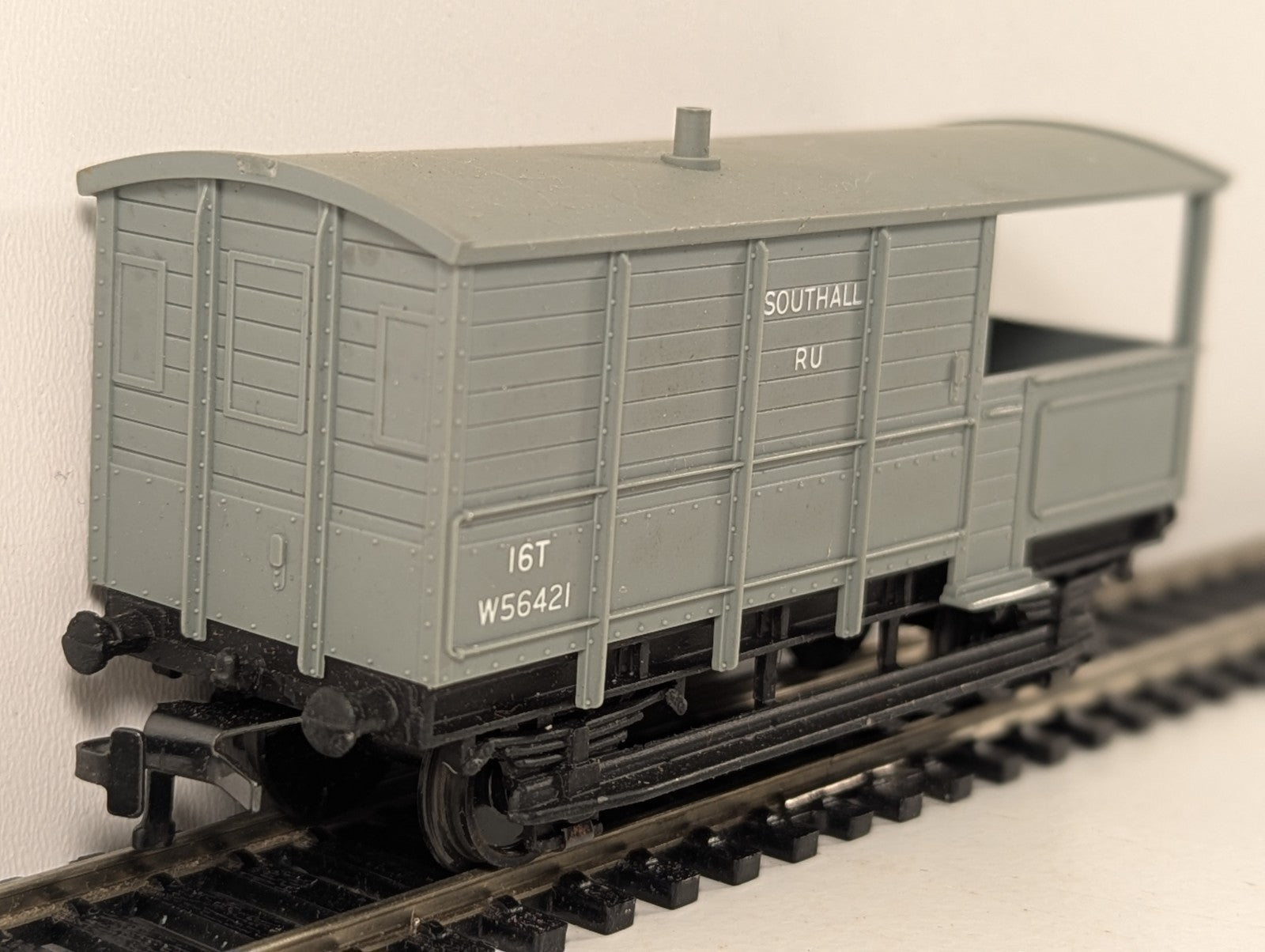 Hornby-Dublo 32048 OO Gauge Western Region Goods Brake Van - Boxed