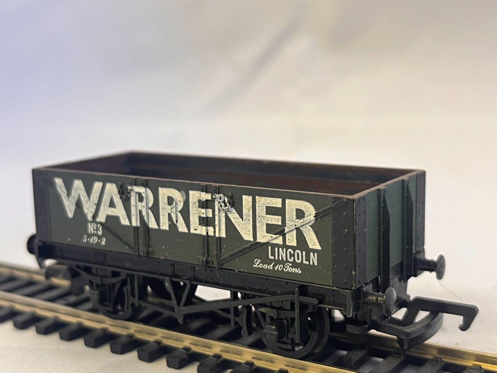 Mainline OO Gauge Warrener Lincoln 5 Plank Open Wagon Green
