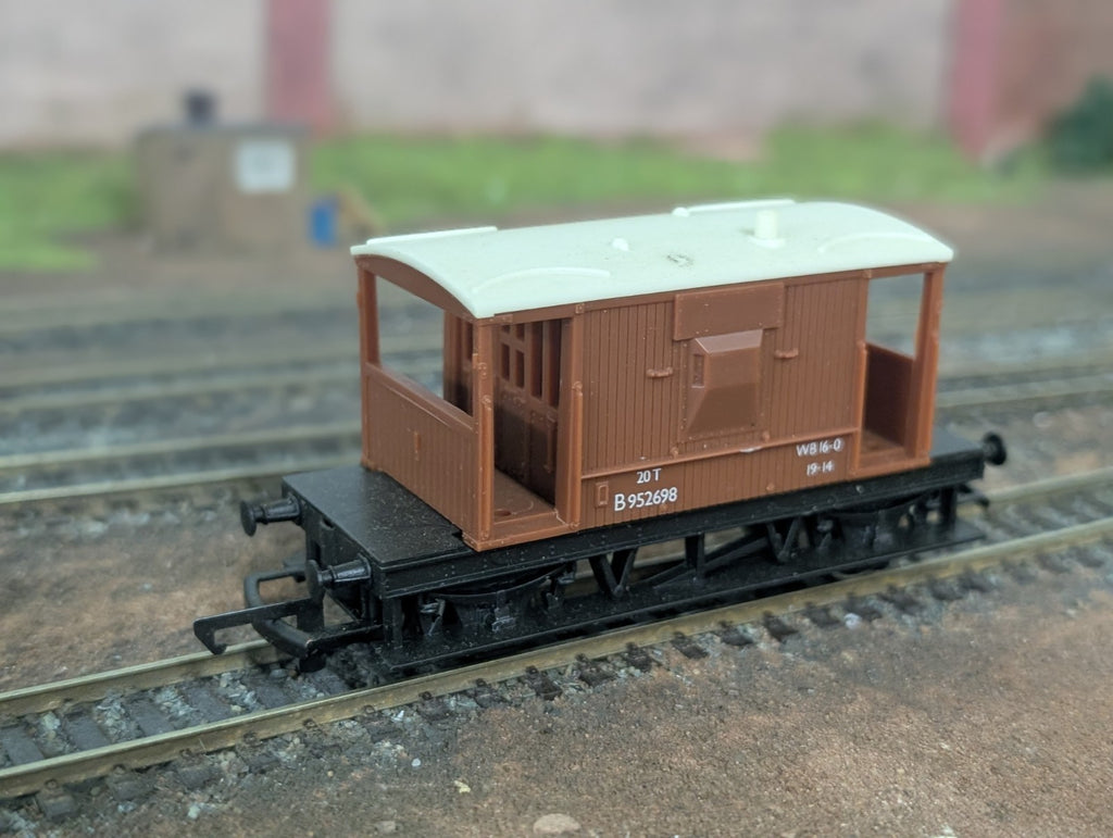 Hornby R729 - 20t Brake Van - BR Bauxite livery Boxed