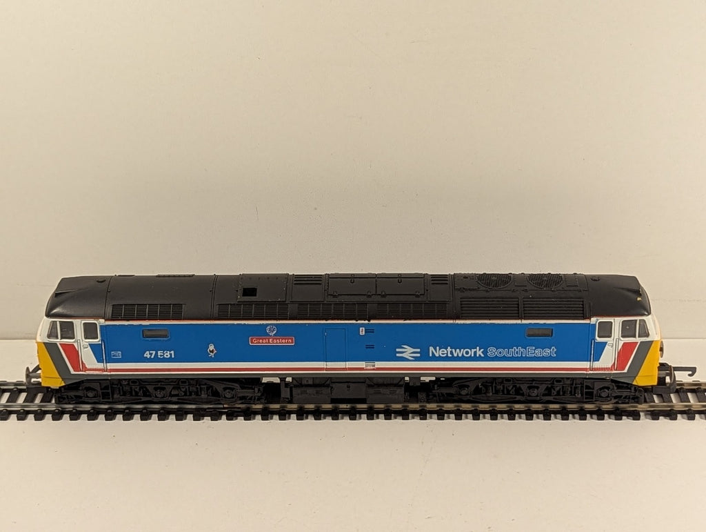 Lima OO Gauge Class 47 Diesel Locomotive 47581 Network SouthEast 205105