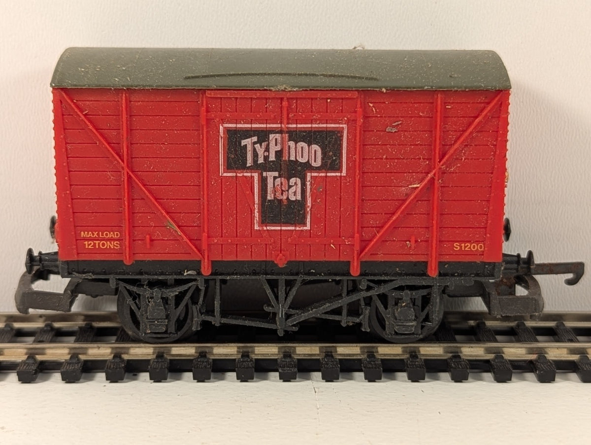 Lima 305601 OO Gauge Ventilated Box Van – Typhoo Tea