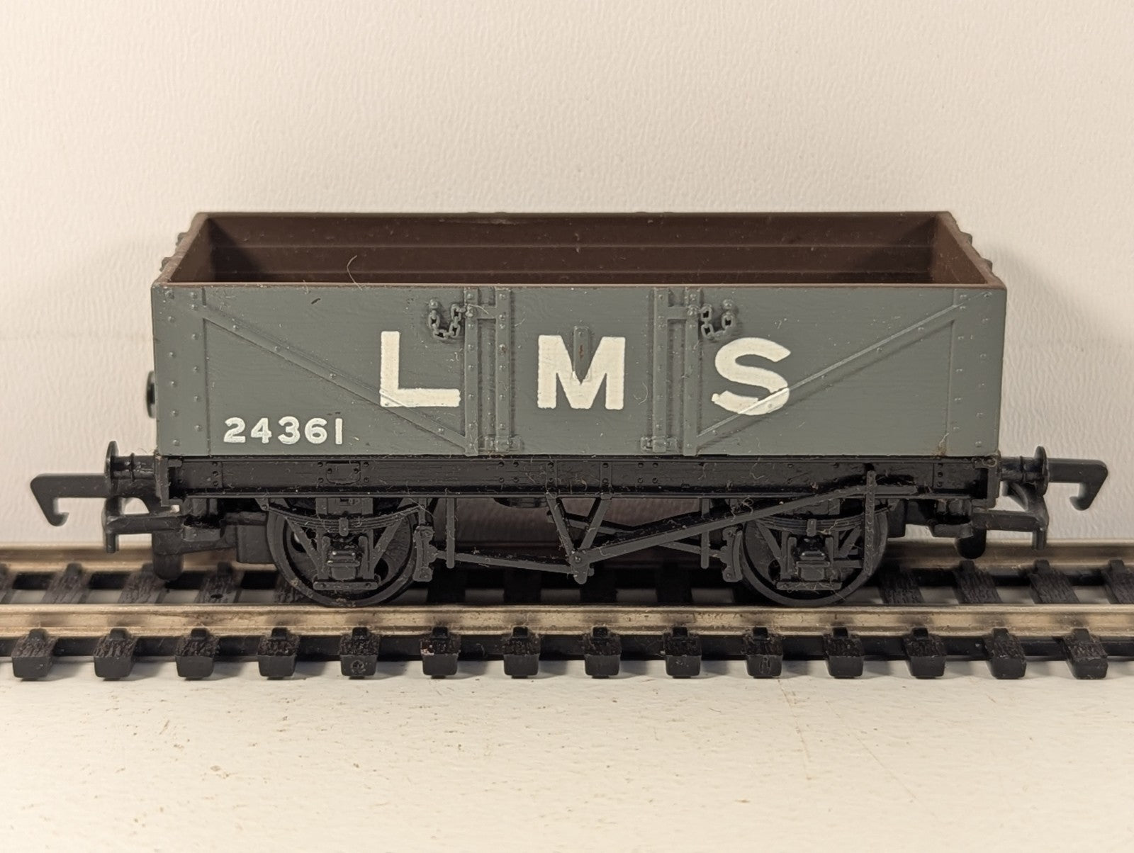 Mainline 37-130 LMS 5 Plank Open Wagon Grey OO Gauge - Boxed