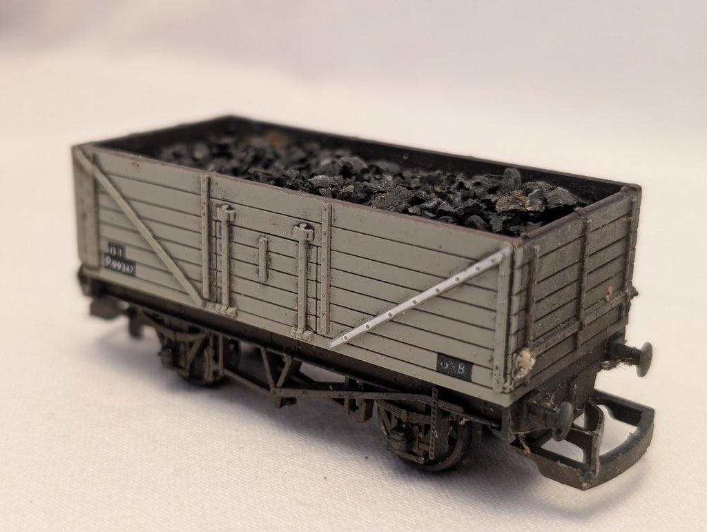 Hornby OO Gauge 7 Plank Wagon with End Door Goods Wagon P99347 BR