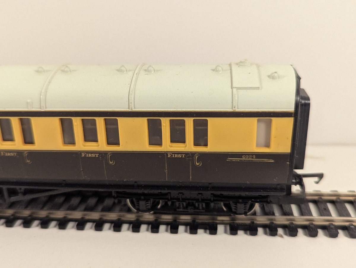 Hornby R456 OO Gauge GWR Composite Coach 6024 – Chocolate & Cream