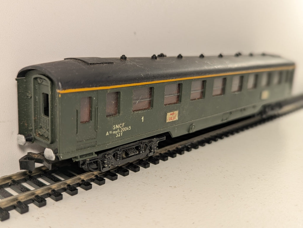 Hornby-Acho SNCF 1st Class Passenger Coach Green HO Gauge