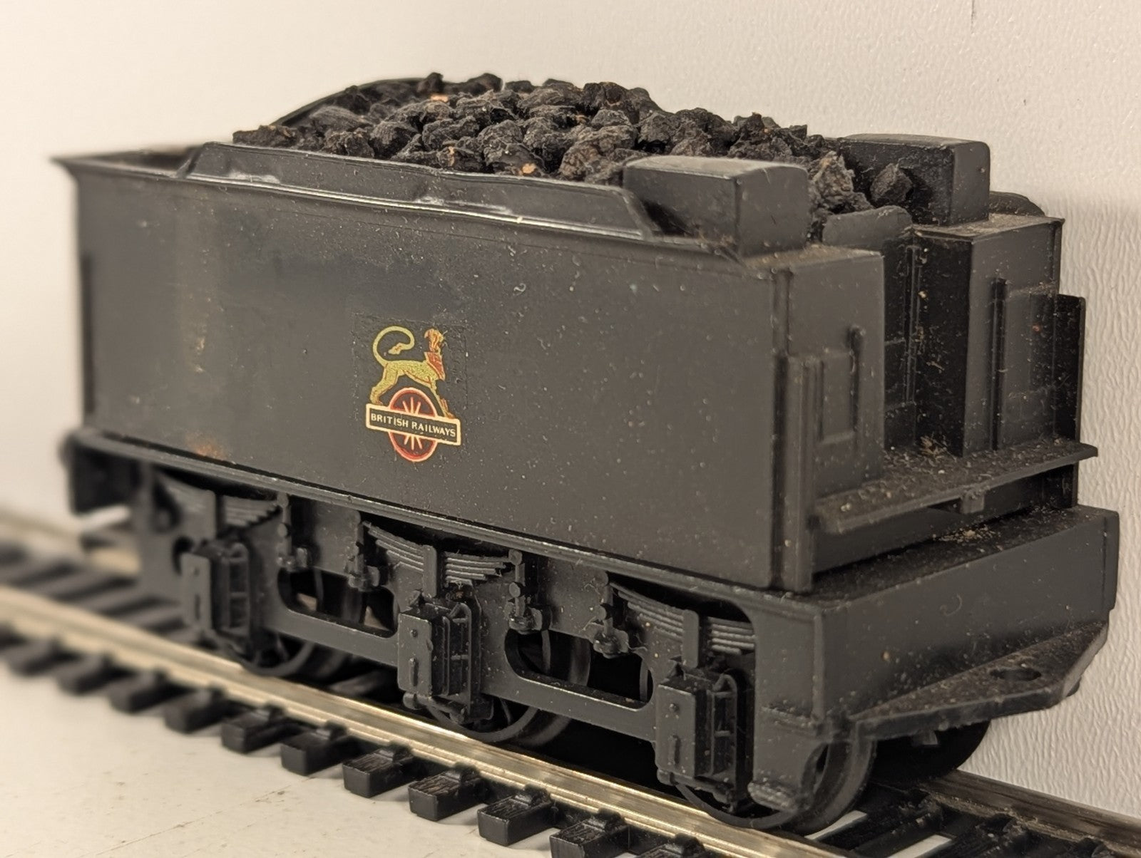 Tri-ang R39 OO Gauge BR Unlined Black 6-Wheeled Tender