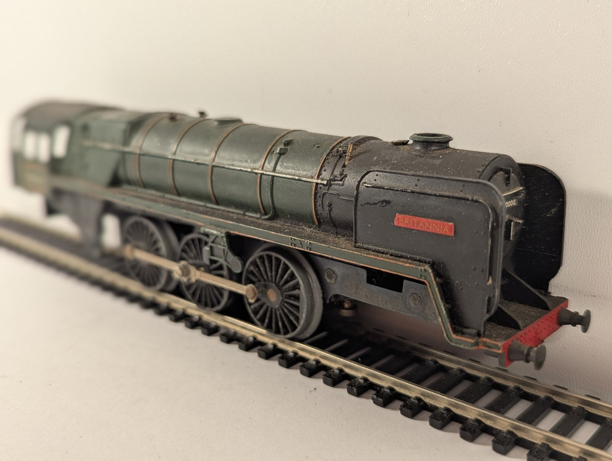 Tri-ang OO Gauge BR Class 7MT Britannia Steam Locomotive 70000 BR Green R259