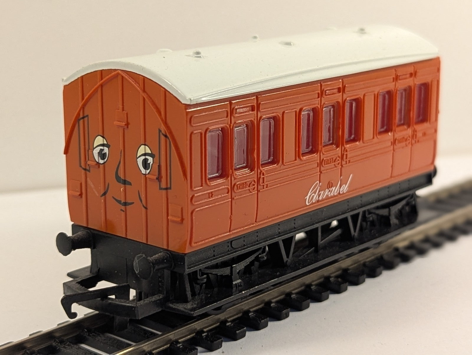 Hornby OO Gauge Thomas & Friends Clarabel Coach
