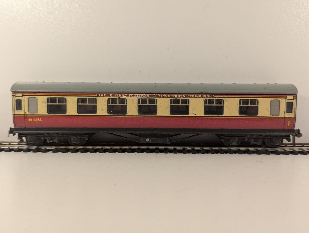 Hornby Dublo OO Gauge D12 LMR Corridor Composite Coach Passenger Coach