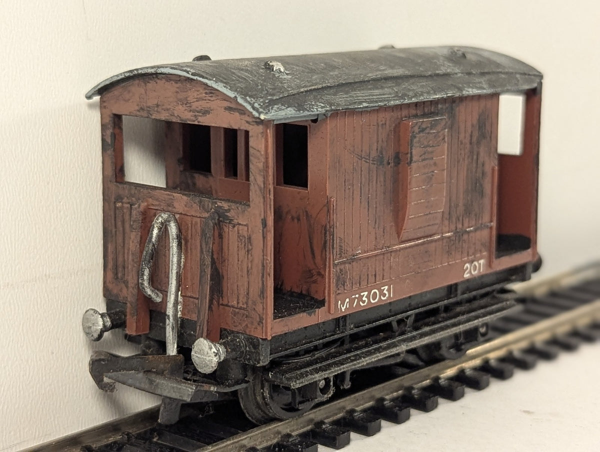Tri-ang OO Gauge 20 Ton Brake Van M73031 BR Bauxite R16