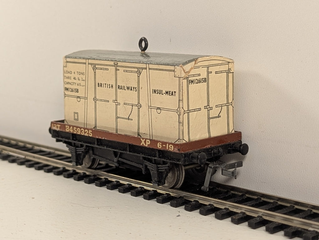HornbyDublo 32088 OOGauge Low-SidedWagon with BR Insulated MeatContainer - Boxed