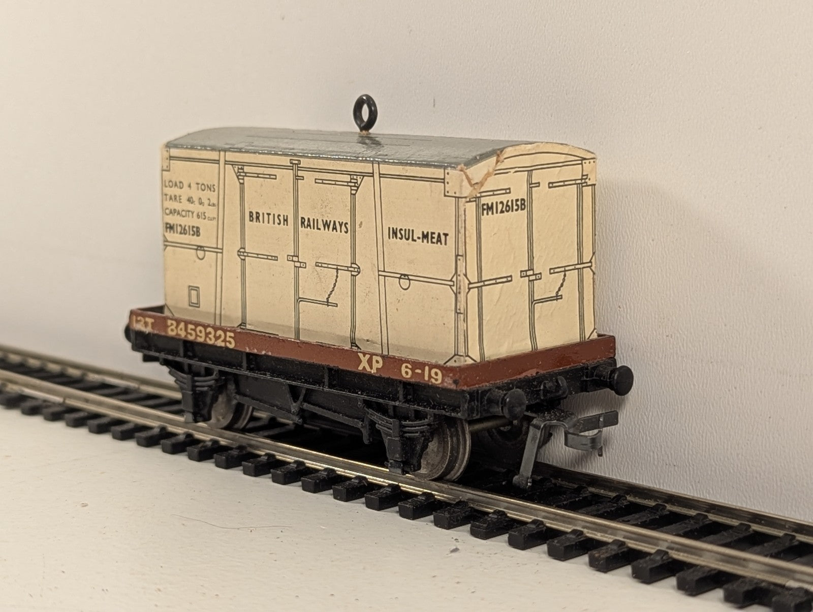 HornbyDublo 32088 OOGauge Low-SidedWagon with BR Insulated MeatContainer - Boxed