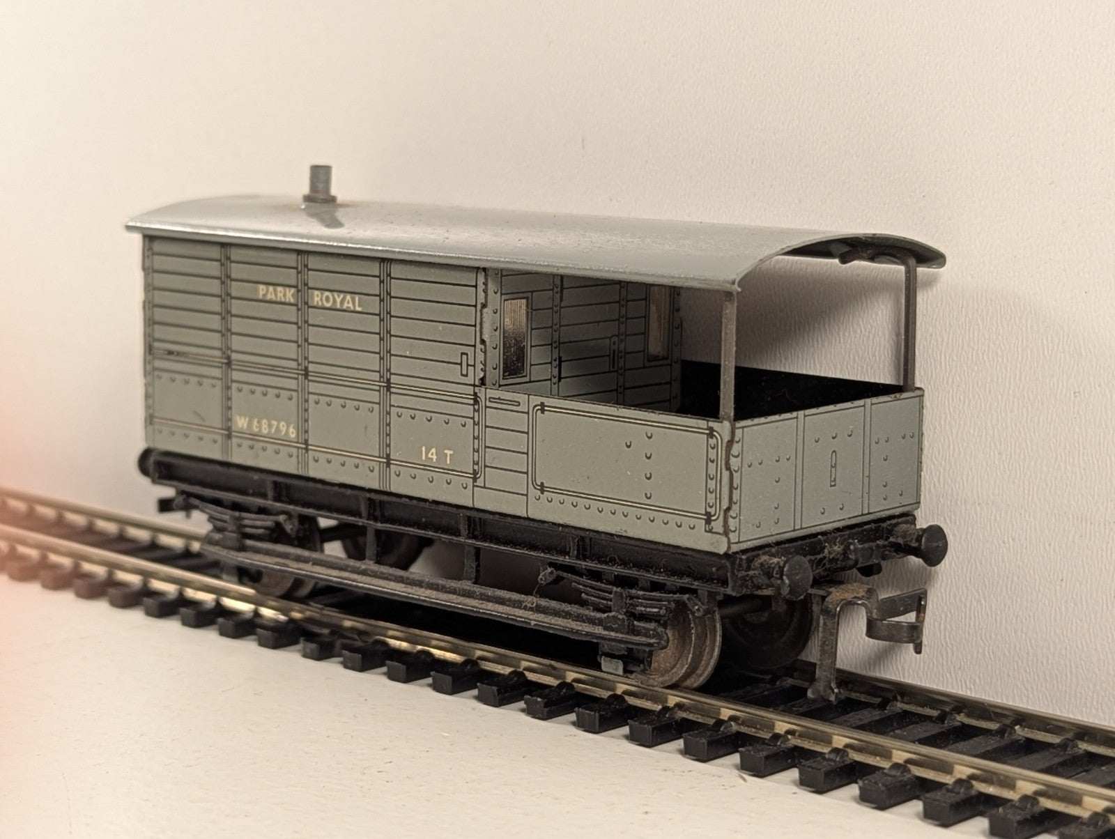 Hornby Dublo OO Gauge GWR Grey Toad Brake Van - Wrong Box