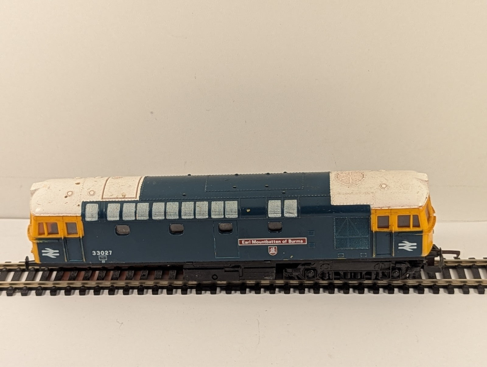 Lima BR Class 33 "Earl Mountbatten of Burma" Diesel Locomotive OO Gauge