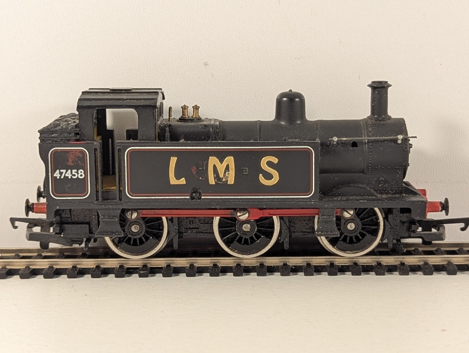 Hornby Class 3F "Jinty" 0-6-0T No.47458 Modified Steam Locomotive OO Gauge