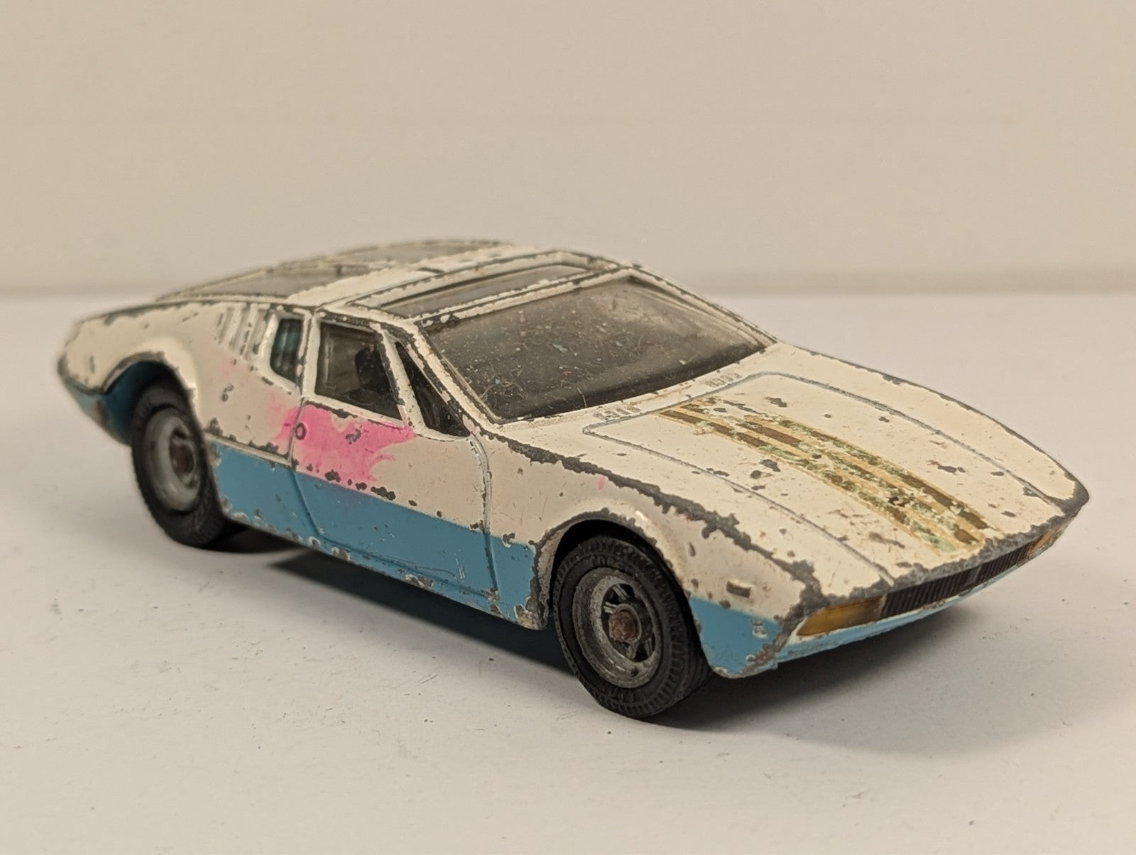 Corgi Toys 271 Ghia 5000 Mangusta with De Tomaso Chassis - Chipped Paint