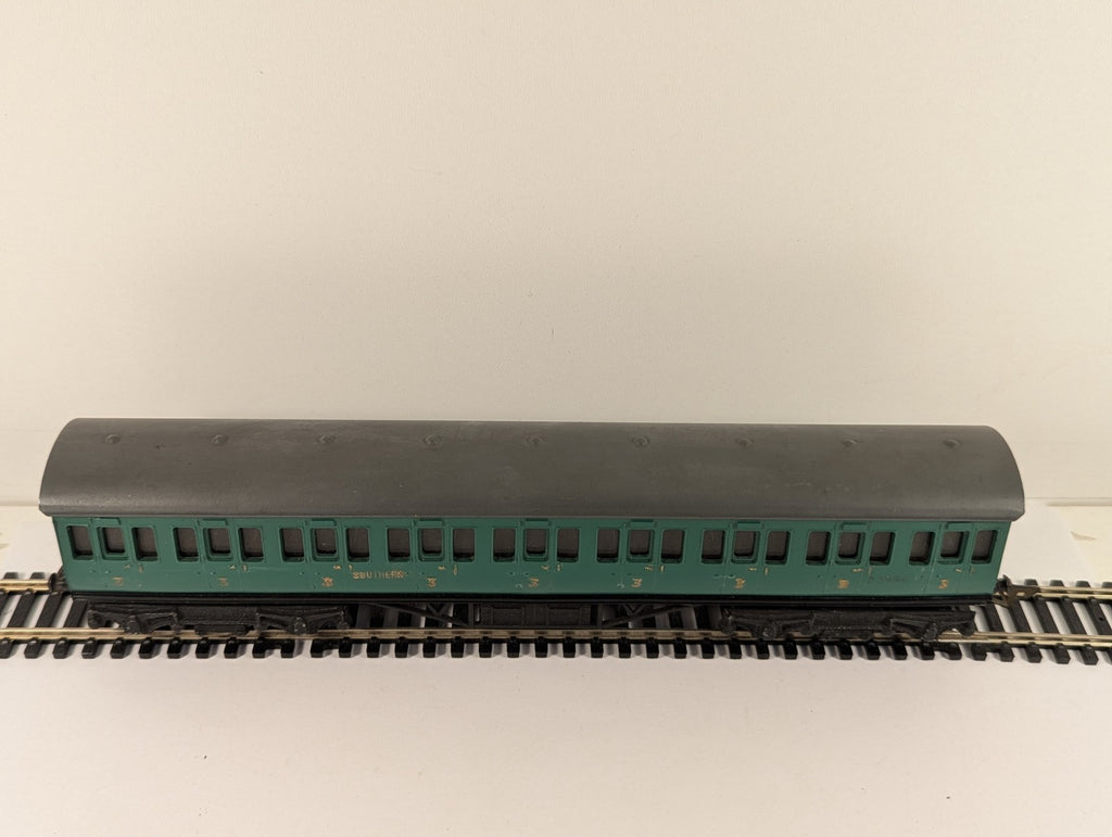 Graham Farish OO Gauge Southern Railway Green Third Class Coach Boxed