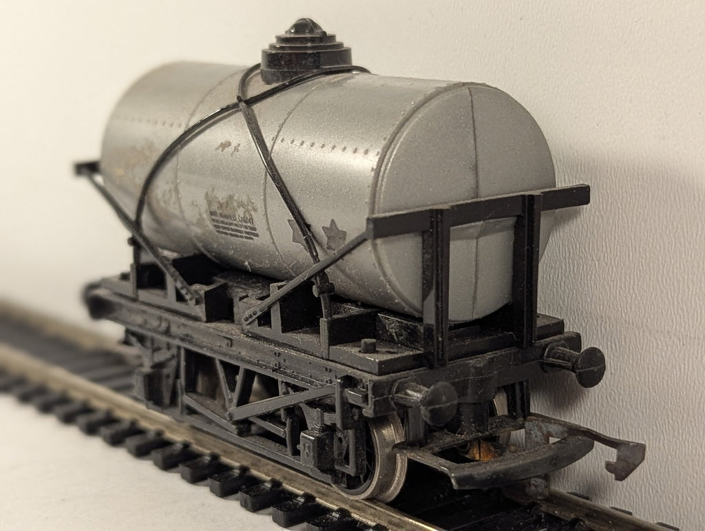 Tri-ang OO Gauge Shell Lubricating Oil Tank Wagon Goods Wagon Silver R.127