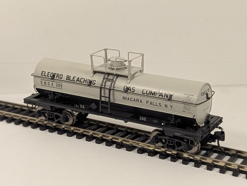 Trix HO Gauge 6000 gal Tank Car 105A Electro Bleaching E.B.G.X. 305
