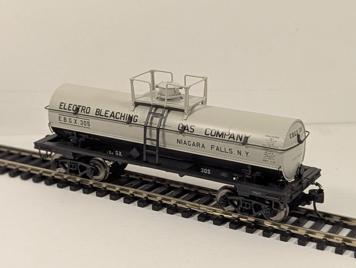 Trix HO Gauge 6000 gal Tank Car 105A Electro Bleaching E.B.G.X. 305