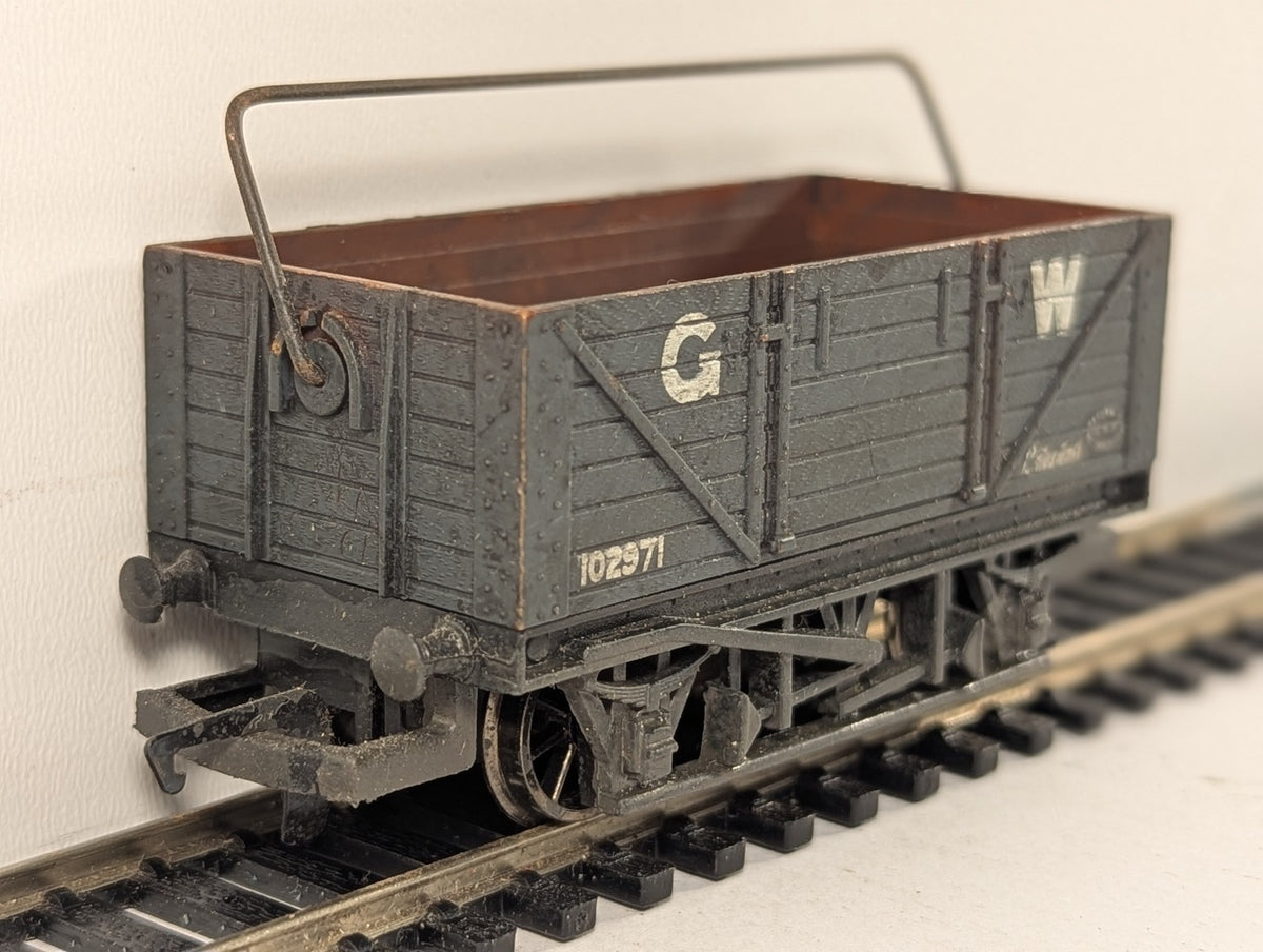 Hornby OO Gauge GWR 5 Plank Open Wagon with Sheet Support Goods Wagon 102971