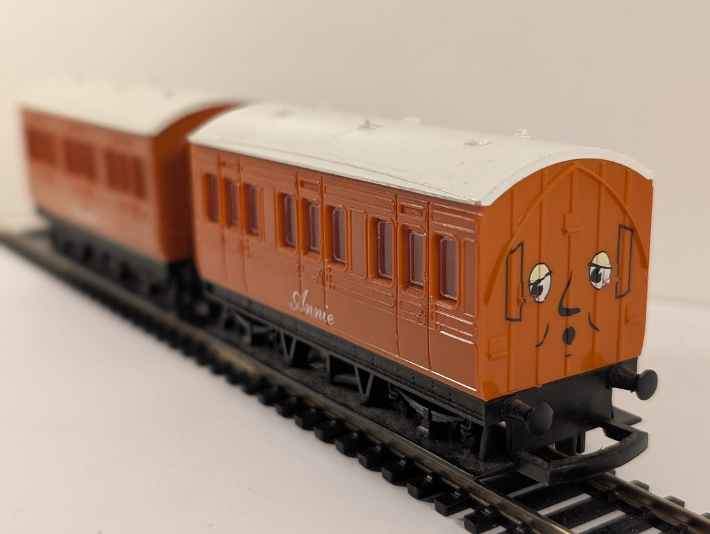 Hornby R110 & R112 OO Gauge Annie and Clarabel Coaches
