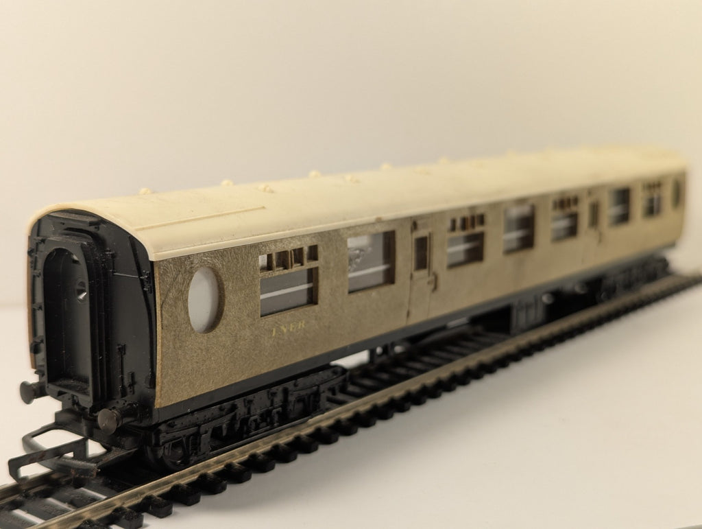 Tri-ang Hornby OO Gauge LNER Thompson Teak Coach