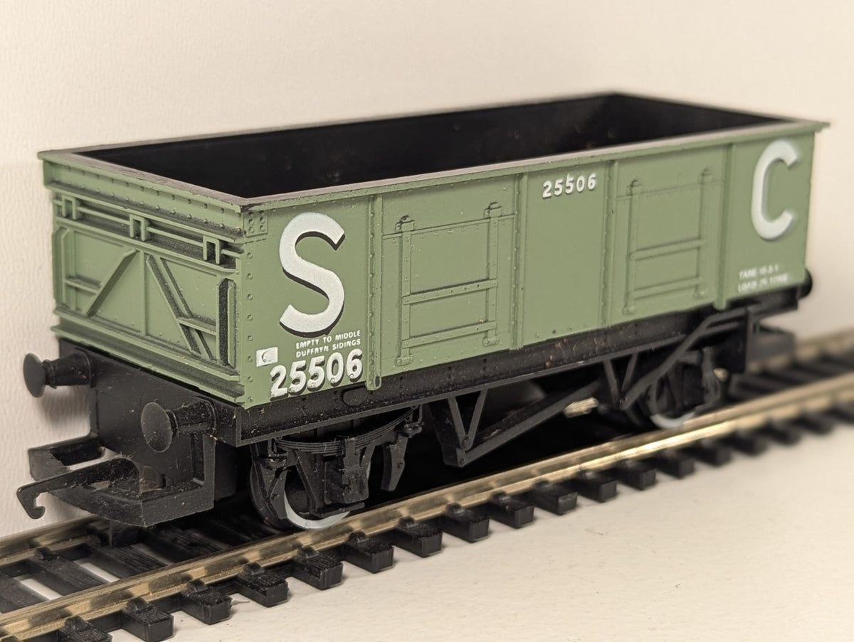 Hornby R730 OO Gauge 21T Steel Mineral Wagon