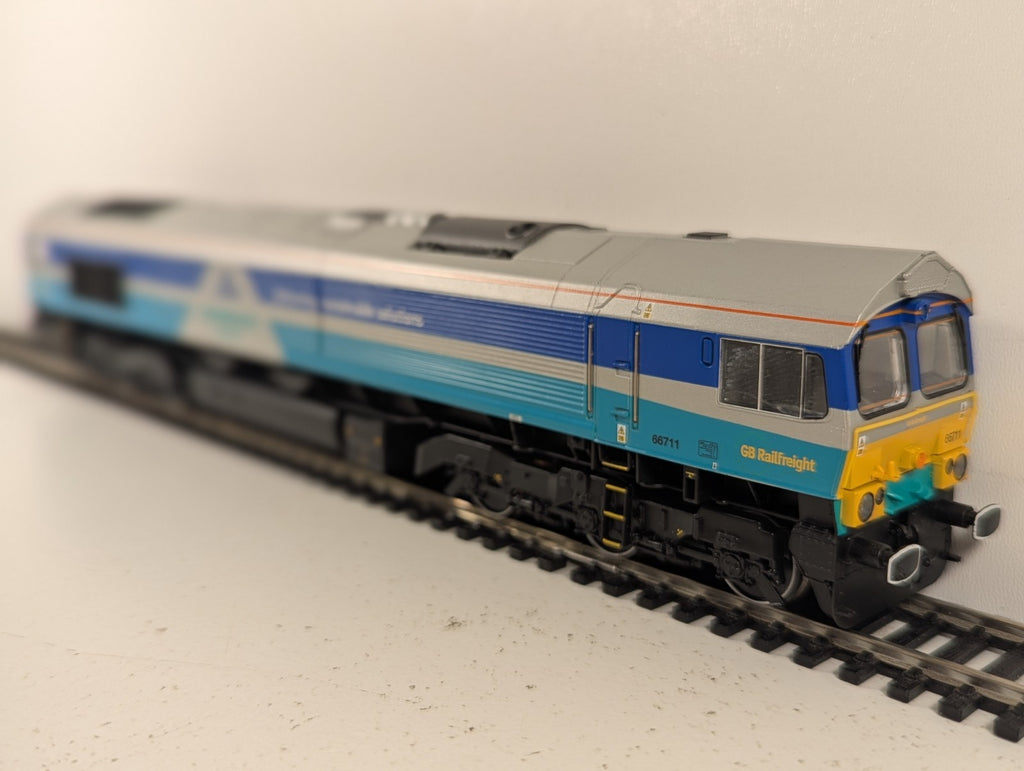 Bachmann Aggregates Class 66 66711 'Sence' Diesel Locomotive  DCC Ready
