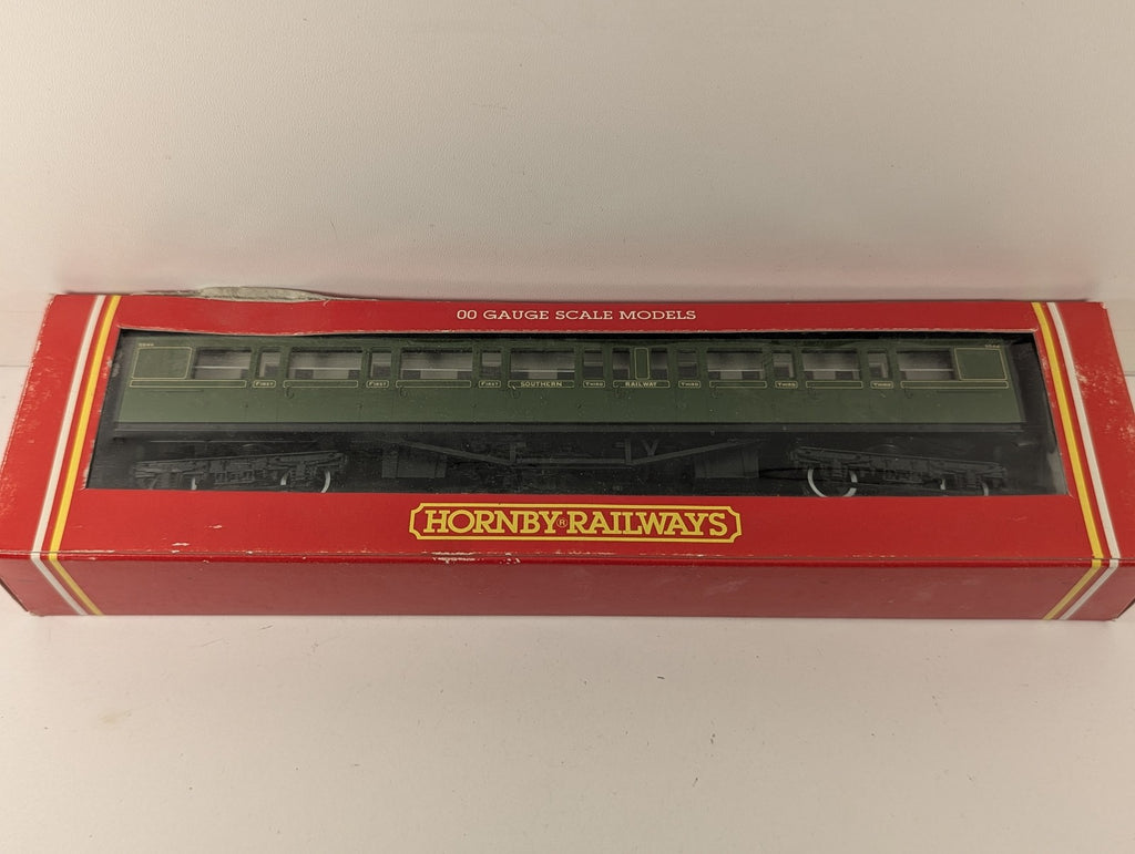 Hornby OO Gauge SR Composite Coach Passenger Coach 5544 SR Olive Green R162